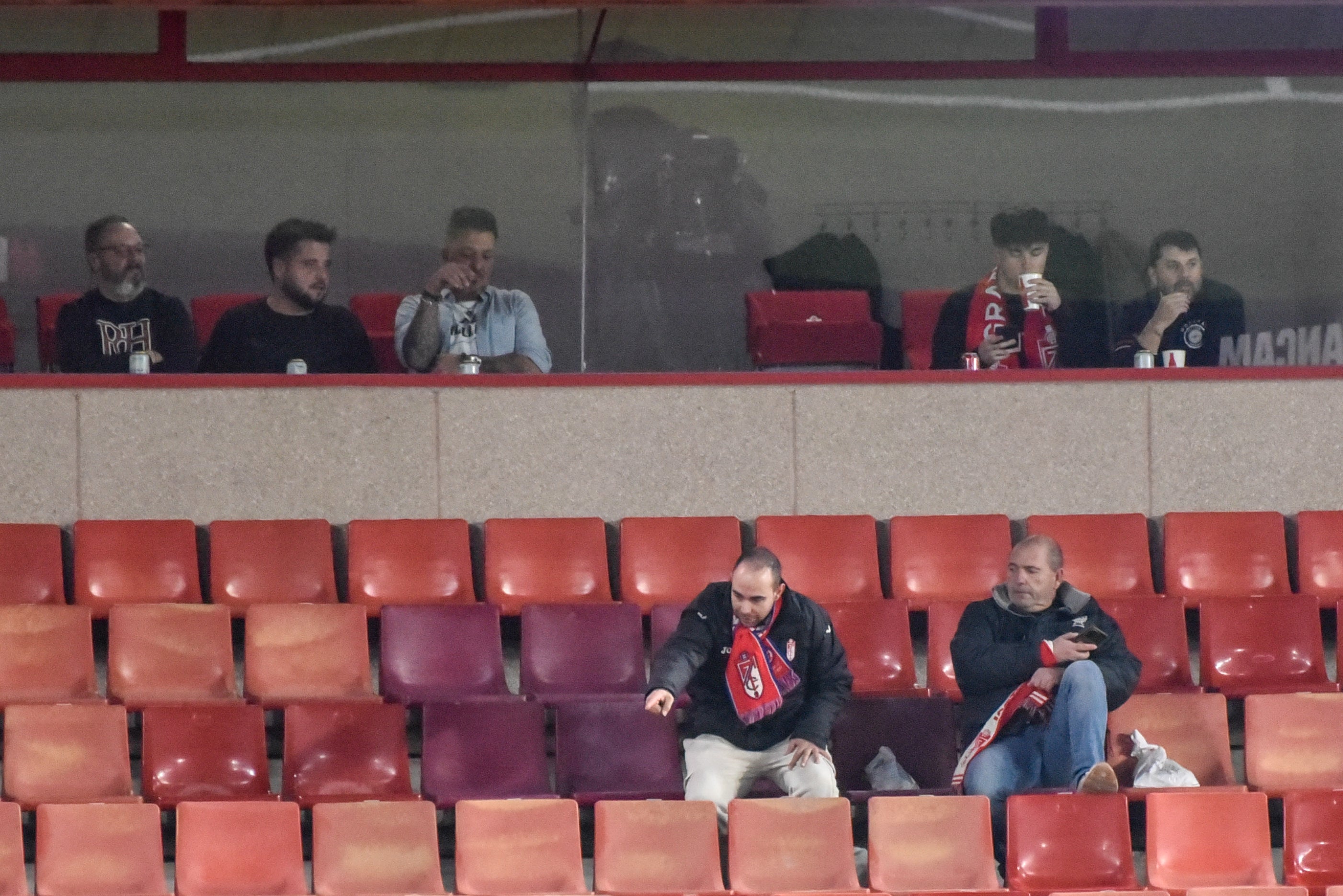 Encuéntrate en la grada del Granada-Ceuta