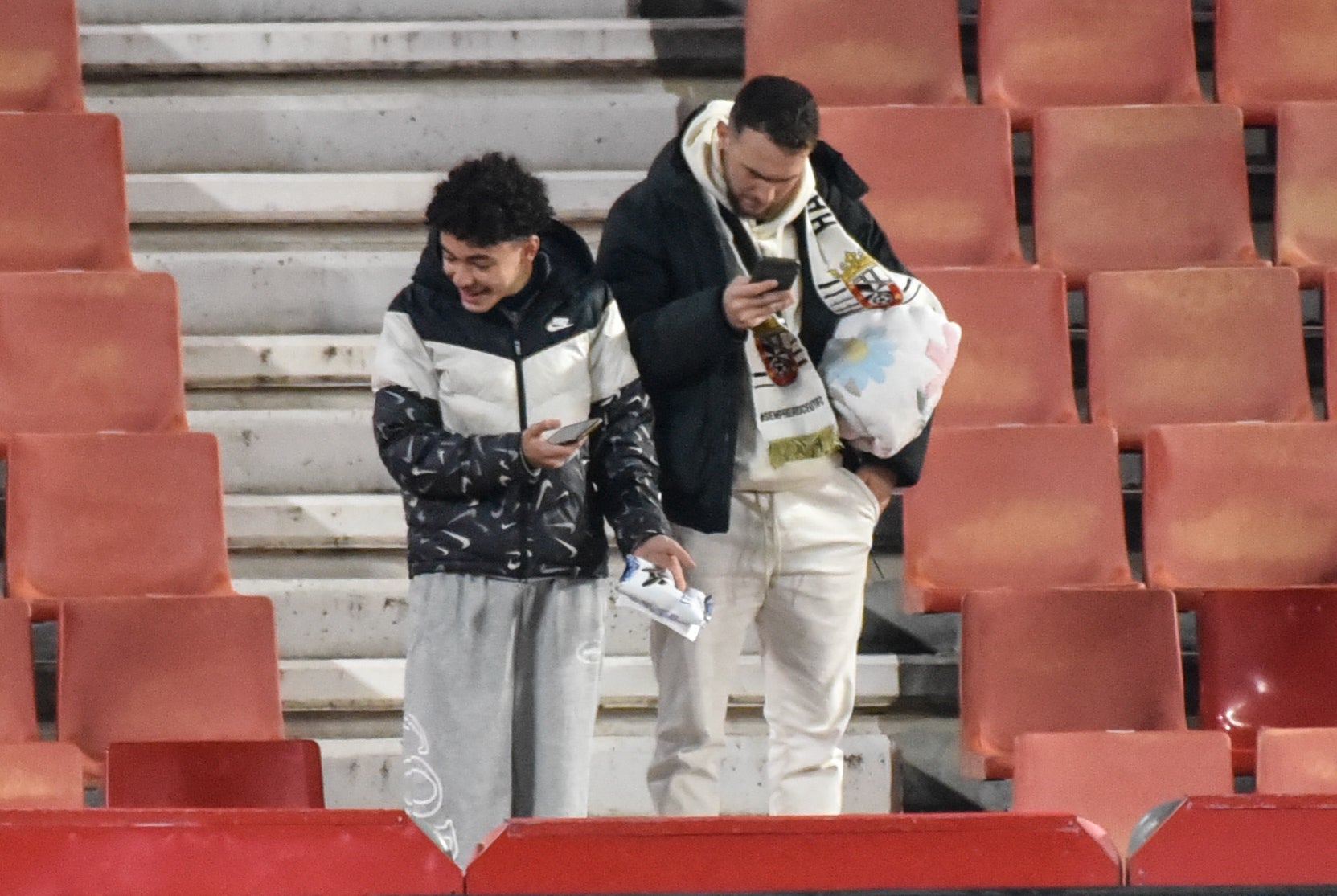 Encuéntrate en la grada del Granada-Ceuta