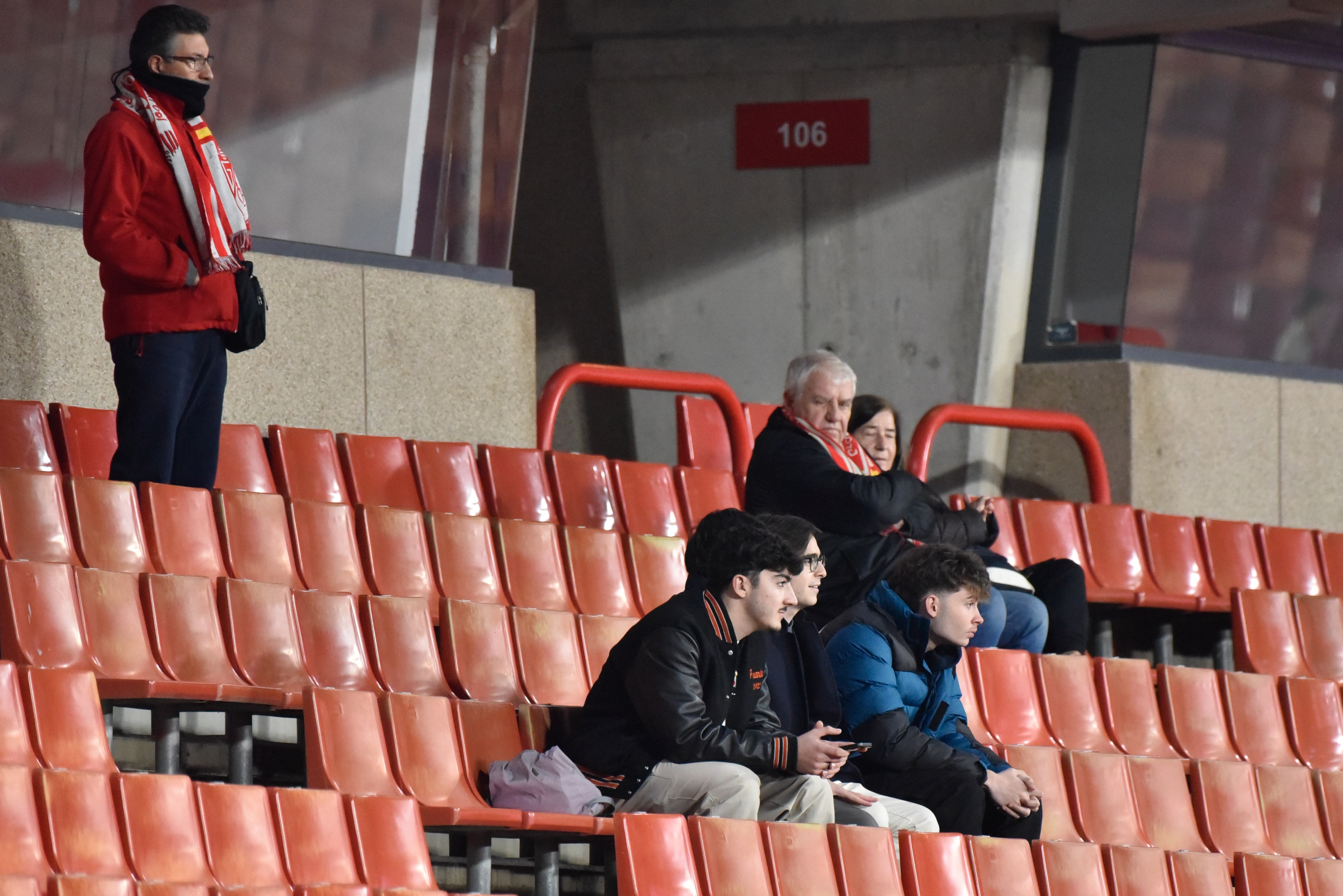 Encuéntrate en la grada del Granada-Ceuta
