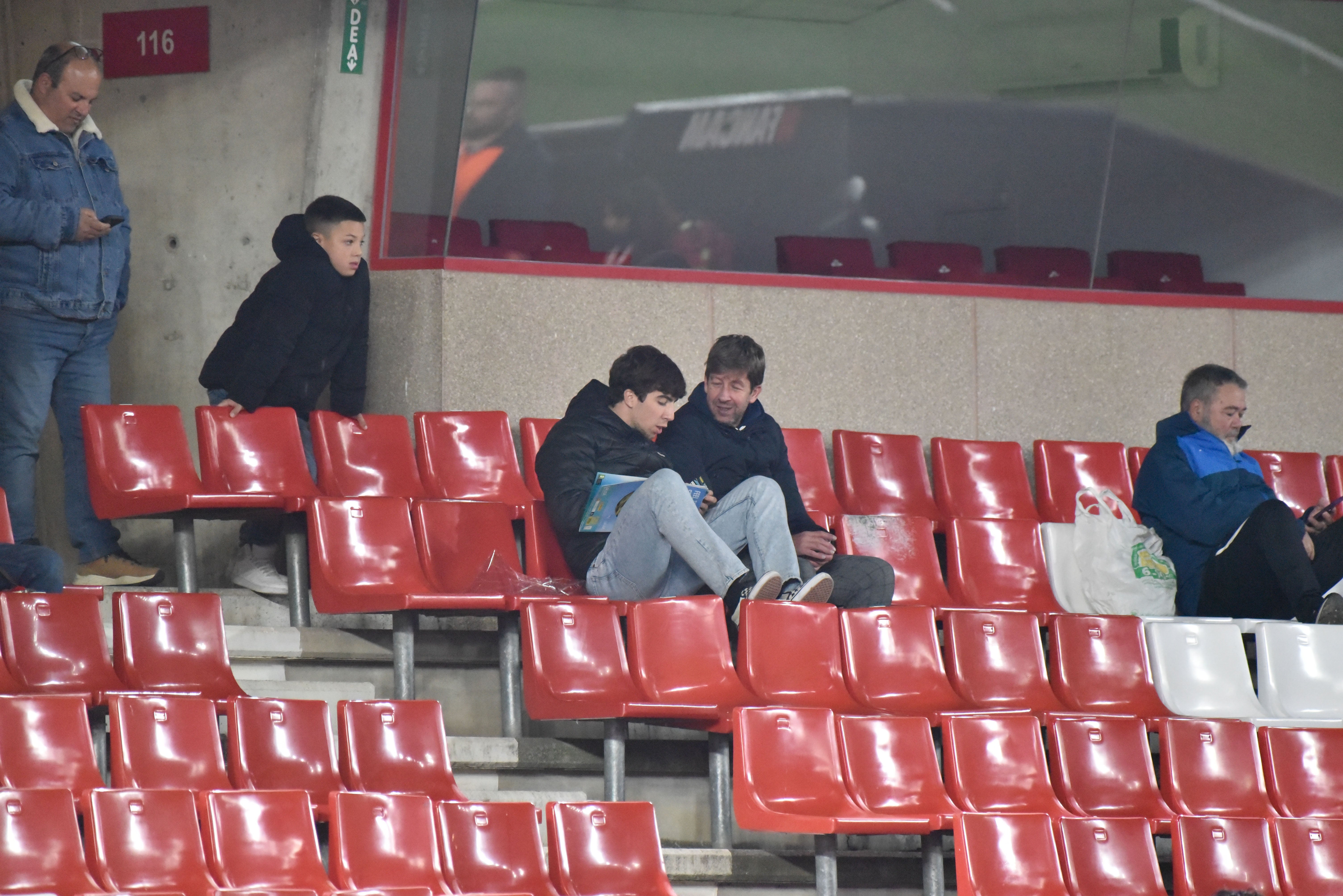 Encuéntrate en la grada del Granada-Ceuta