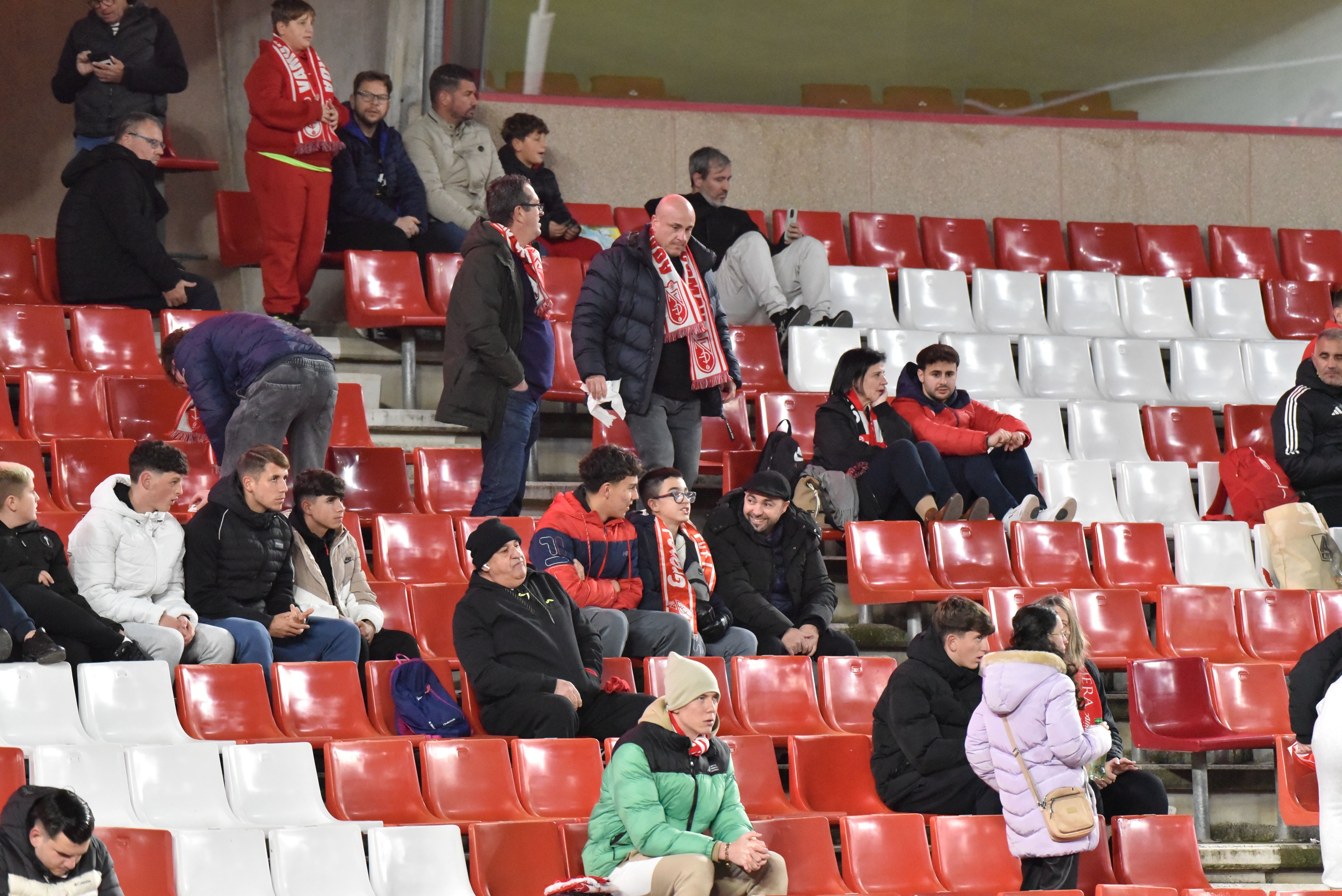Encuéntrate en la grada del Granada-Ceuta