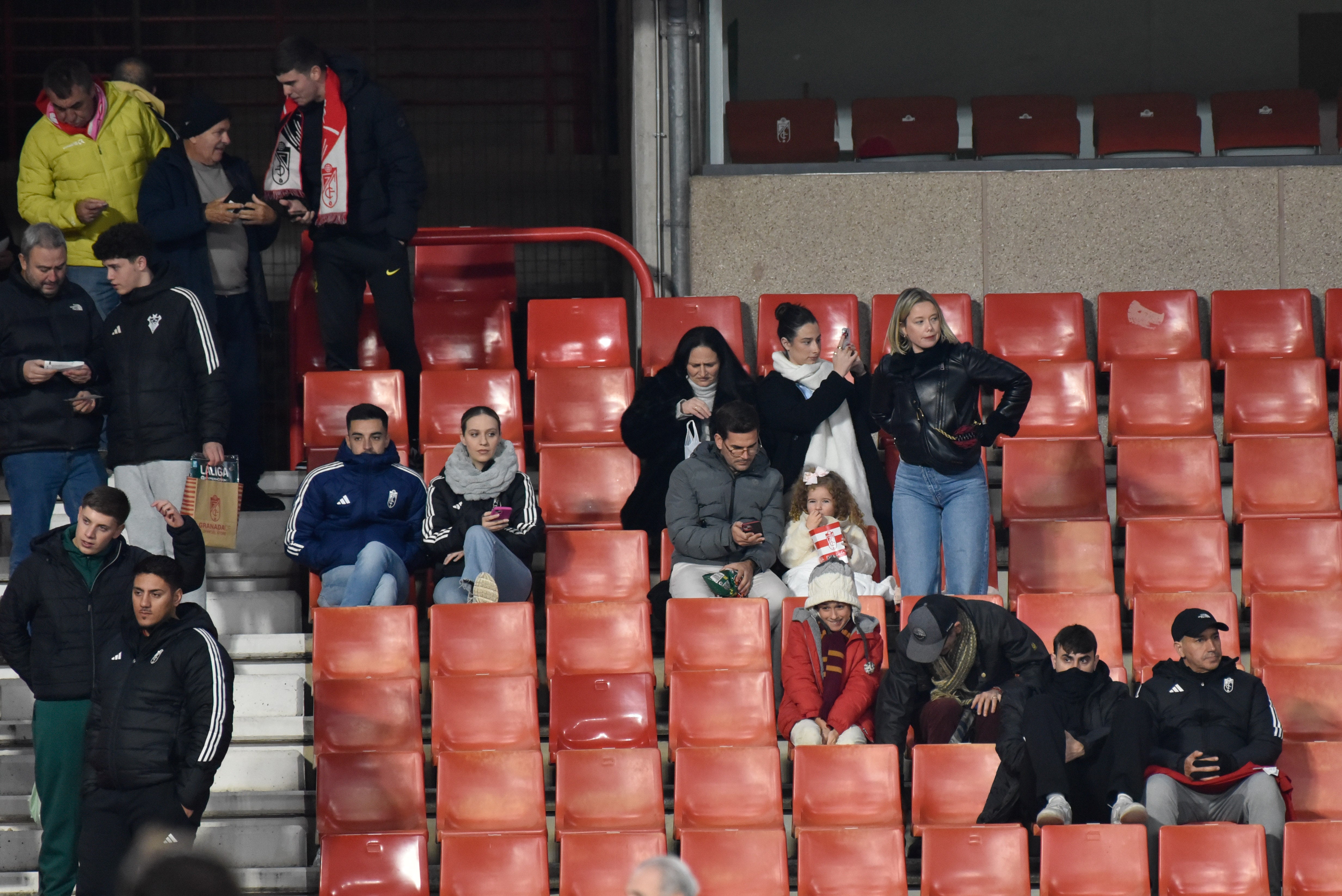 Encuéntrate en la grada del Granada-Ceuta