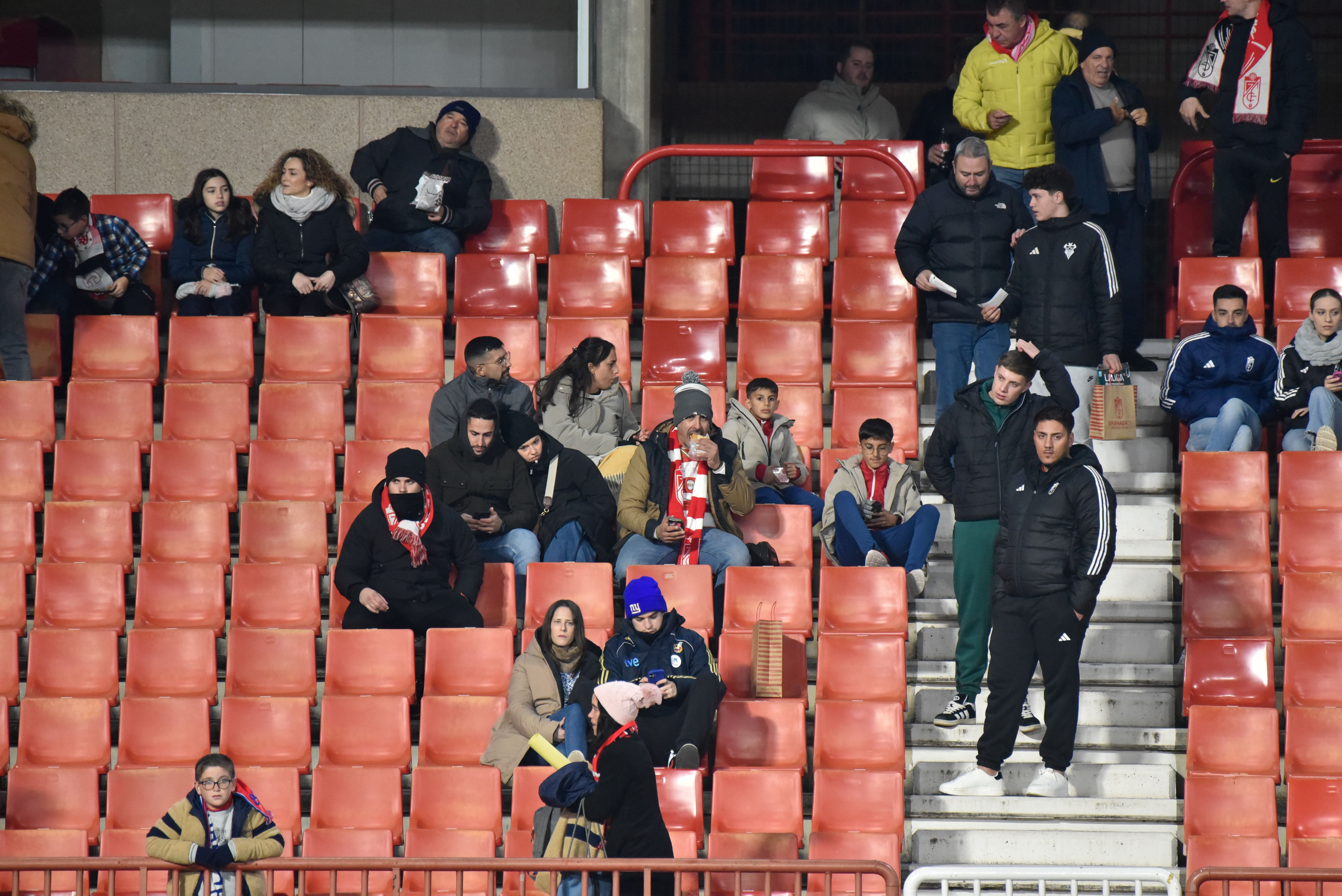 Encuéntrate en la grada del Granada-Ceuta