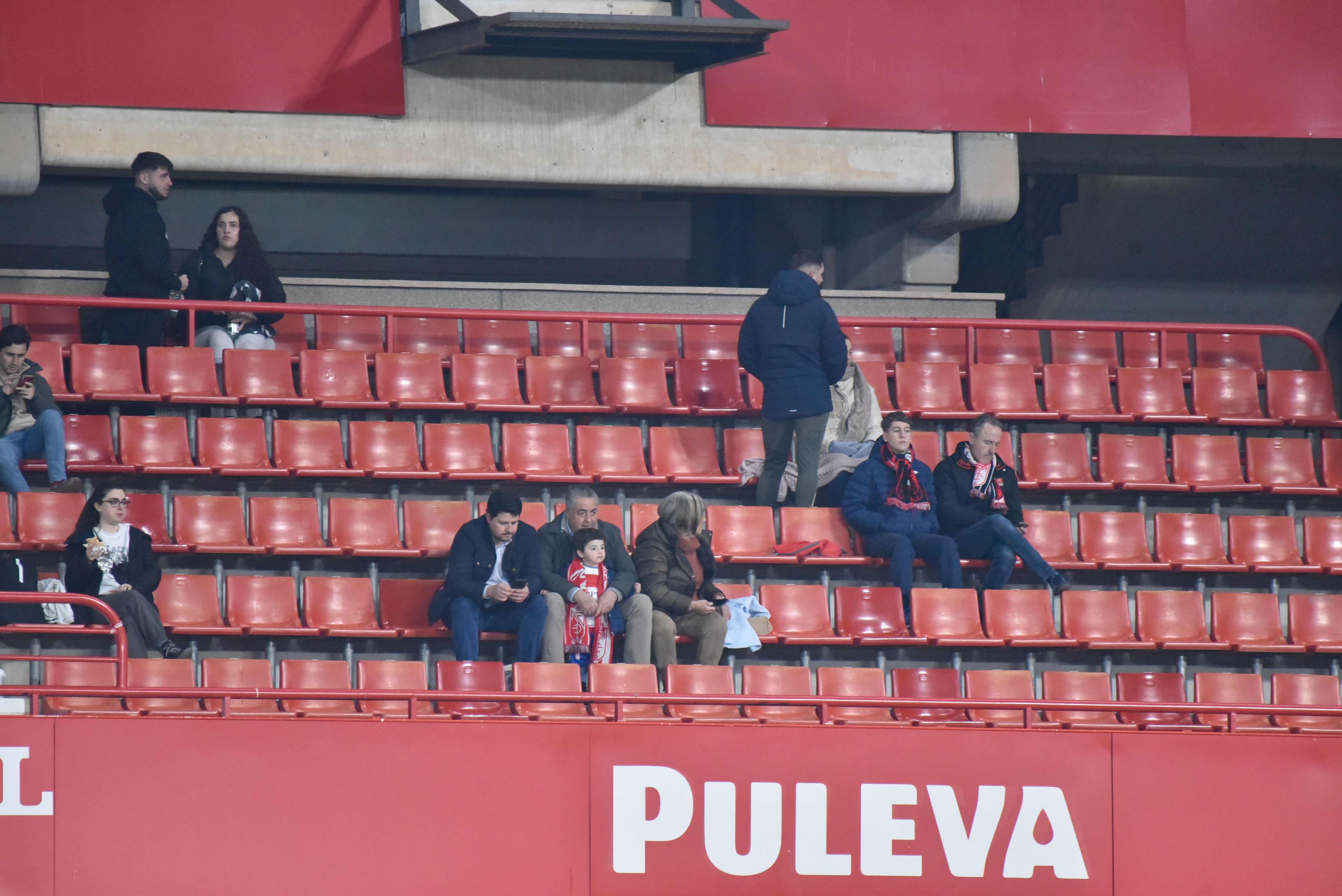 Encuéntrate en la grada del Granada-Ceuta
