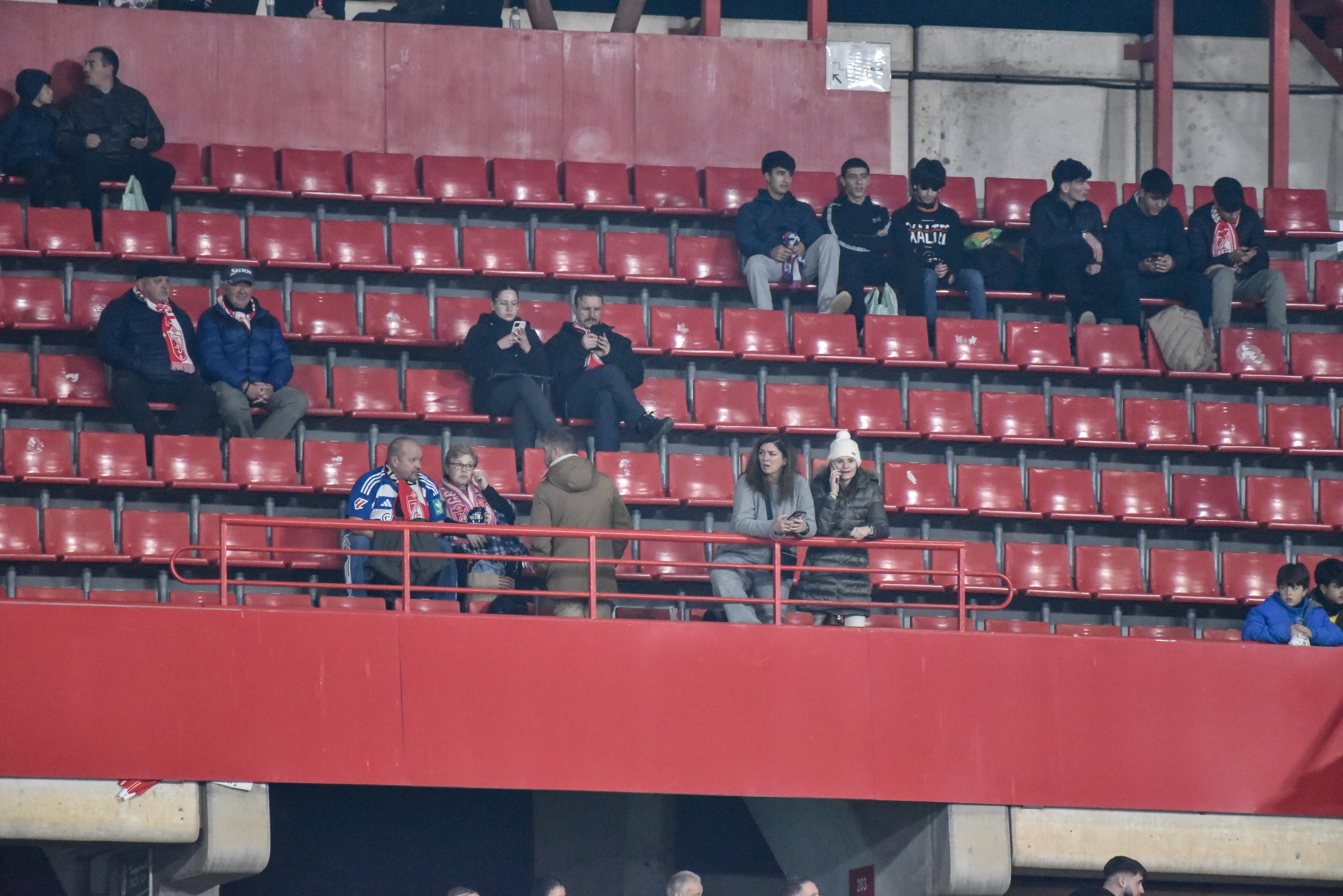 Encuéntrate en la grada del Granada-Ceuta