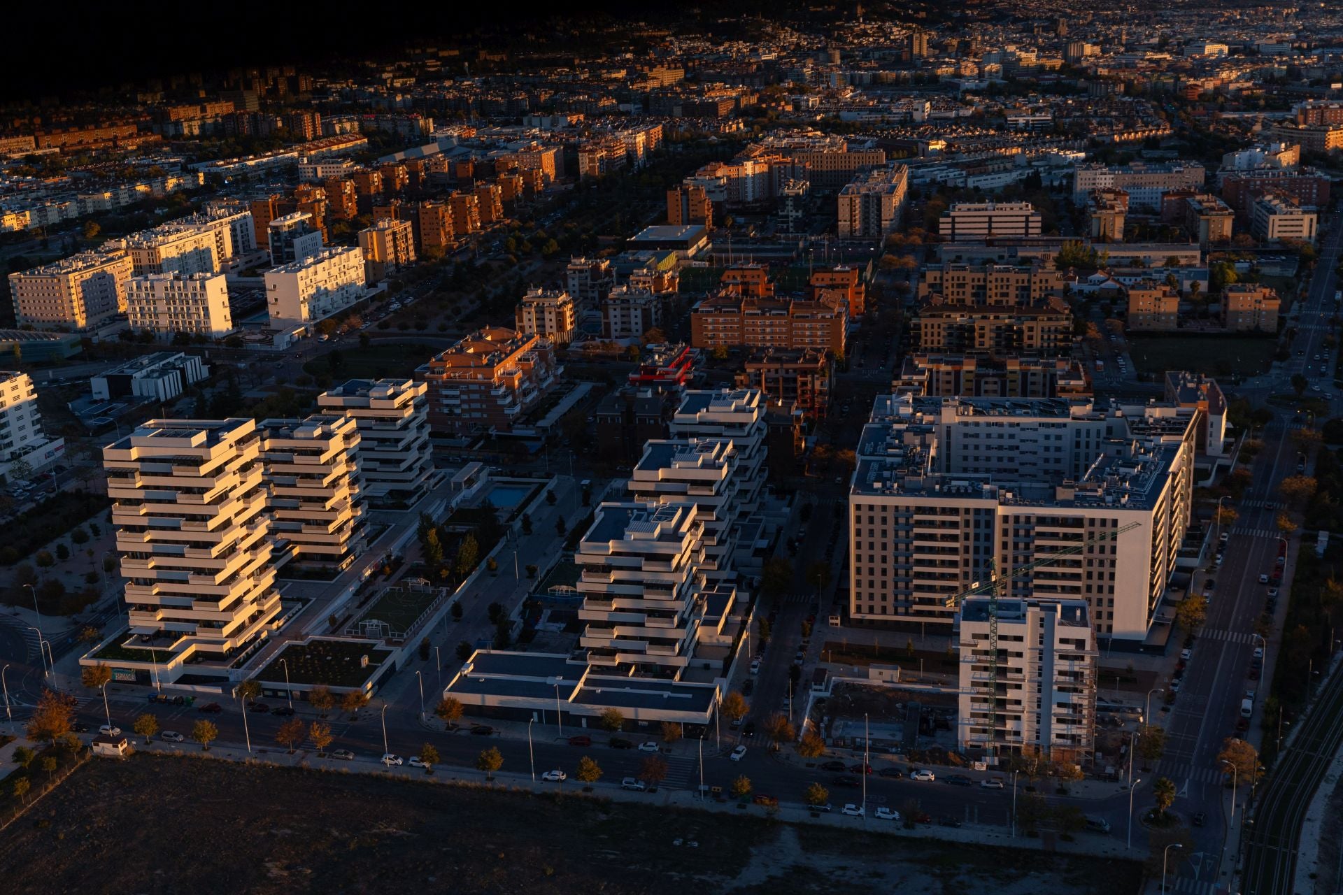 De Los Cármenes a Sierra Nevada: así se ve Granada desde el aire en helicóptero