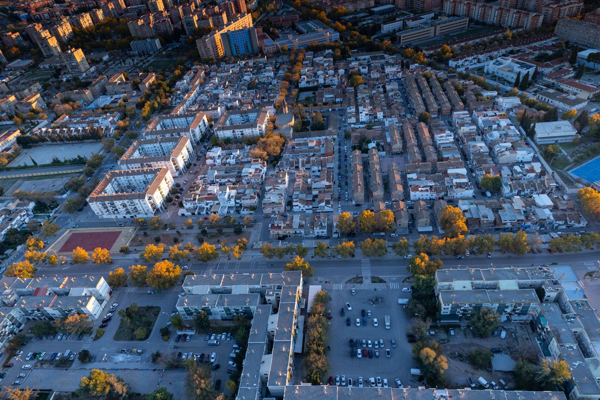 De Los Cármenes a Sierra Nevada: así se ve Granada desde el aire en helicóptero