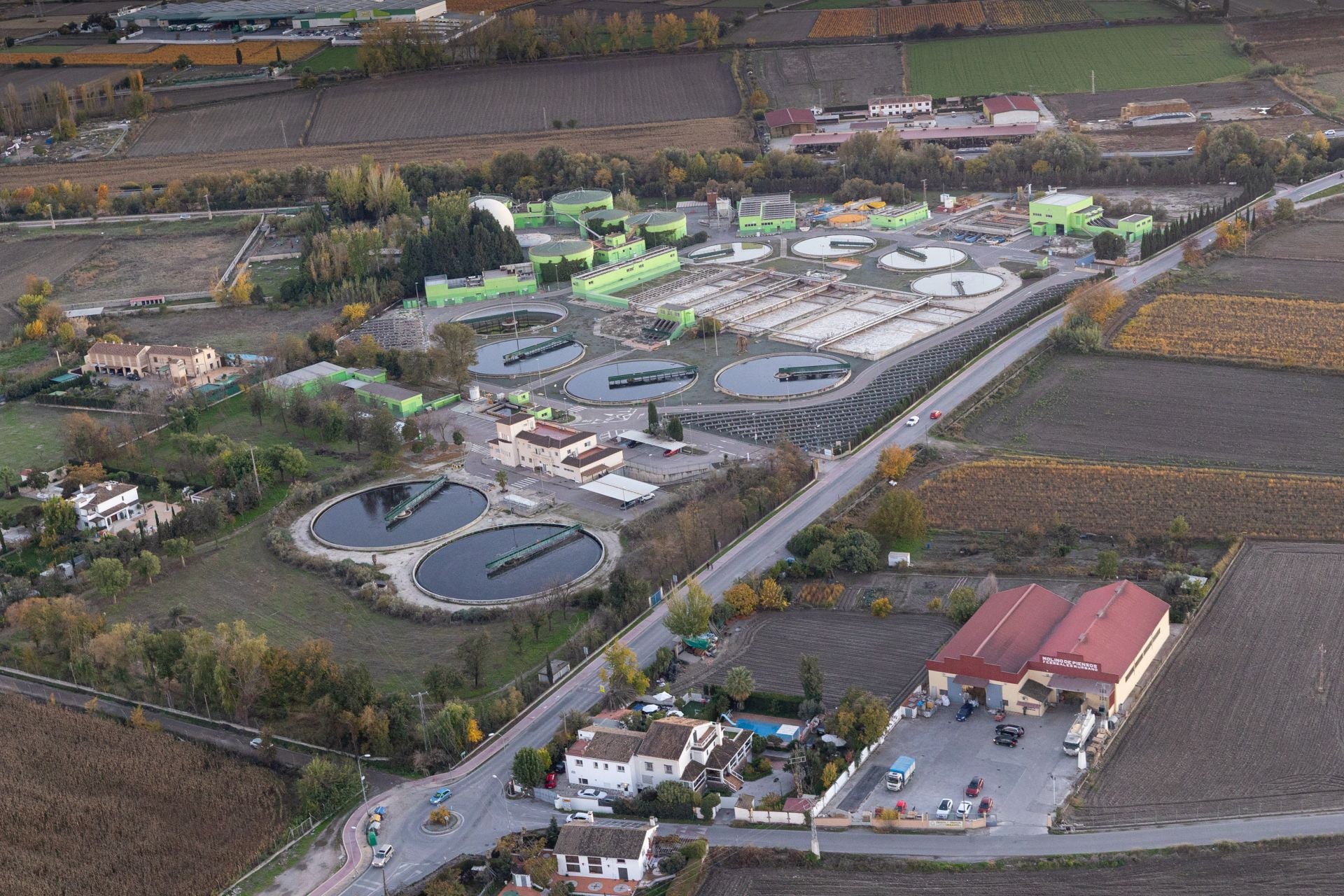 De Los Cármenes a Sierra Nevada: así se ve Granada desde el aire en helicóptero