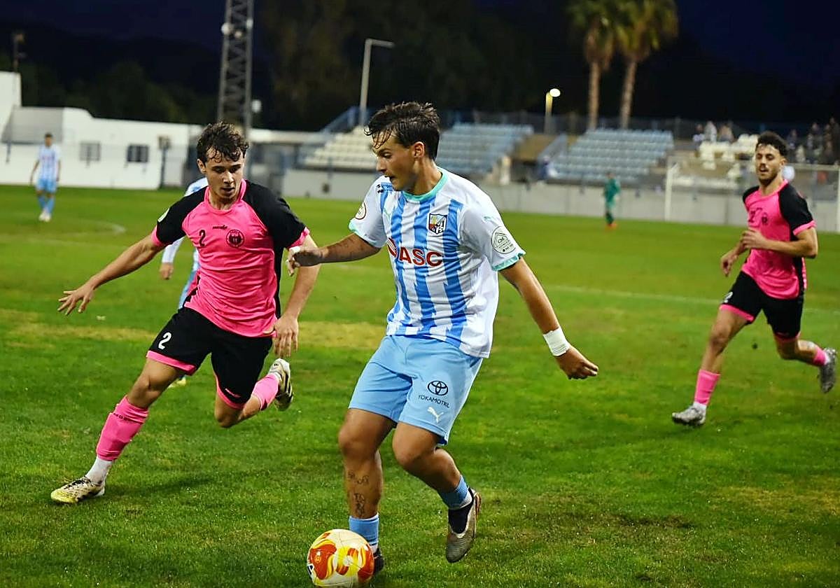 Álvaro encara a Silva.