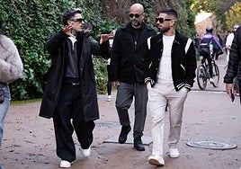 Luis Ruiz (izq.) dialoga con Topuria en los alrededores de la Alhambra.