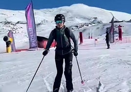 Ana Alonso empieza a esquiar tras su atropello en Sierra Nevada.