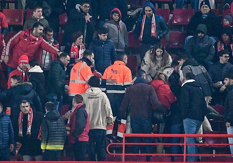 El aficionado trasladado a un hospital desde Los Cármenes era menor de edad