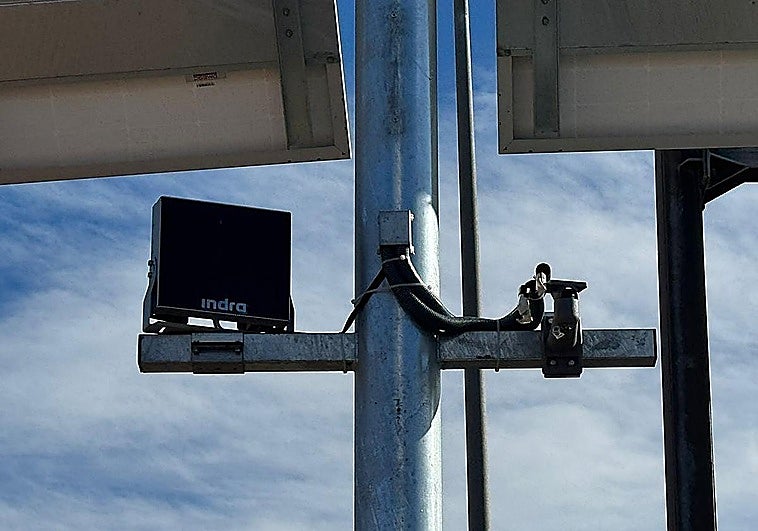 La DGT quiere reinstalar el radar de tramo destrozado antes de Navidad