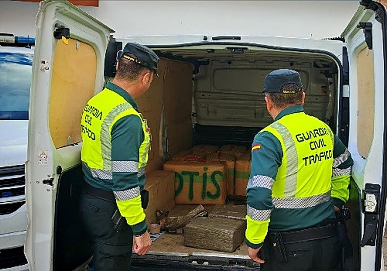 Interceptada en la A-92 en Huétor Tájar una furgoneta con diez fardos de hachís