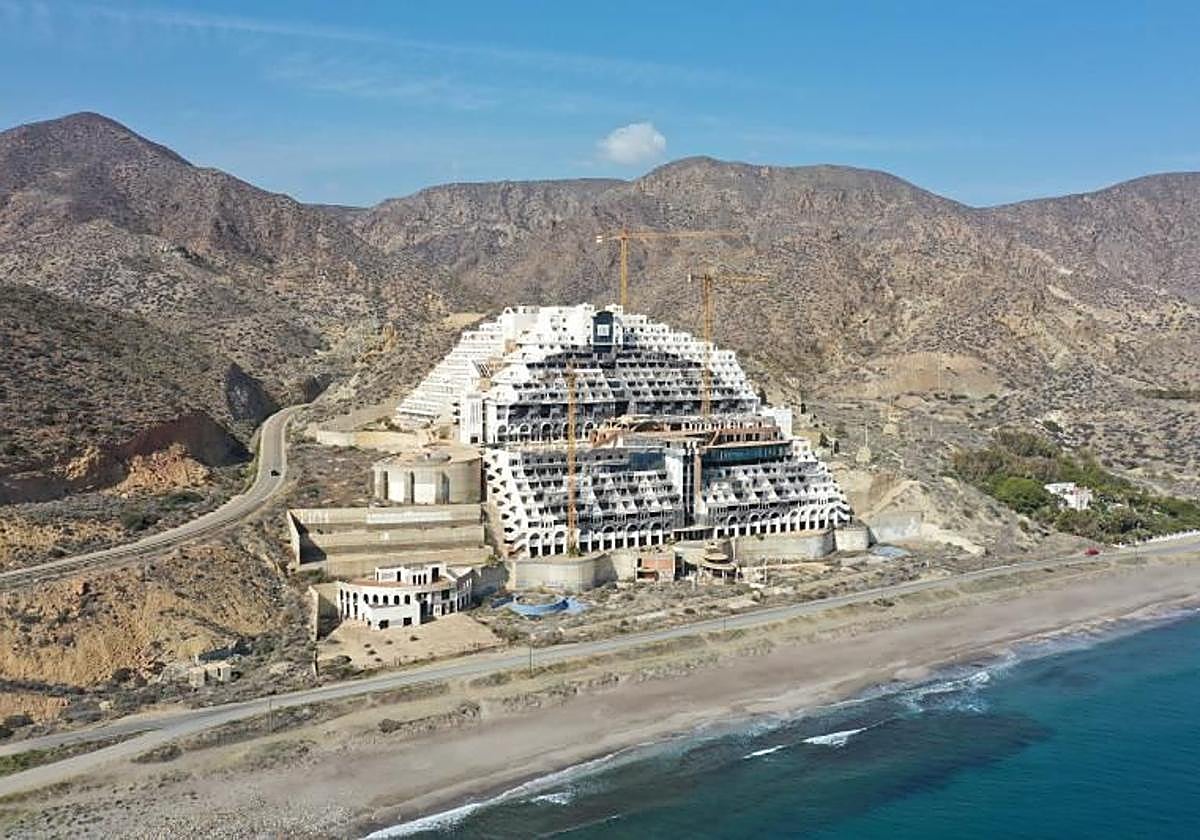 Ecologistas en Acción alerta de un «plano manipulado» para situar el Algarrobico en suelo urbanizable.