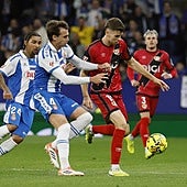 Gerard Gumbau juega un balón con el Rayo Vallecano durante la reciente visita al Espanyol.