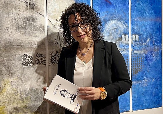 Raquel Paiz presenta su nuevo poemario.