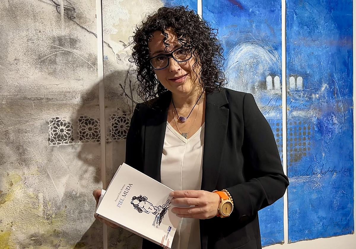 Raquel Paiz presenta su nuevo poemario.