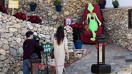 La Garnatilla ya luce su espectacular decoración navideña