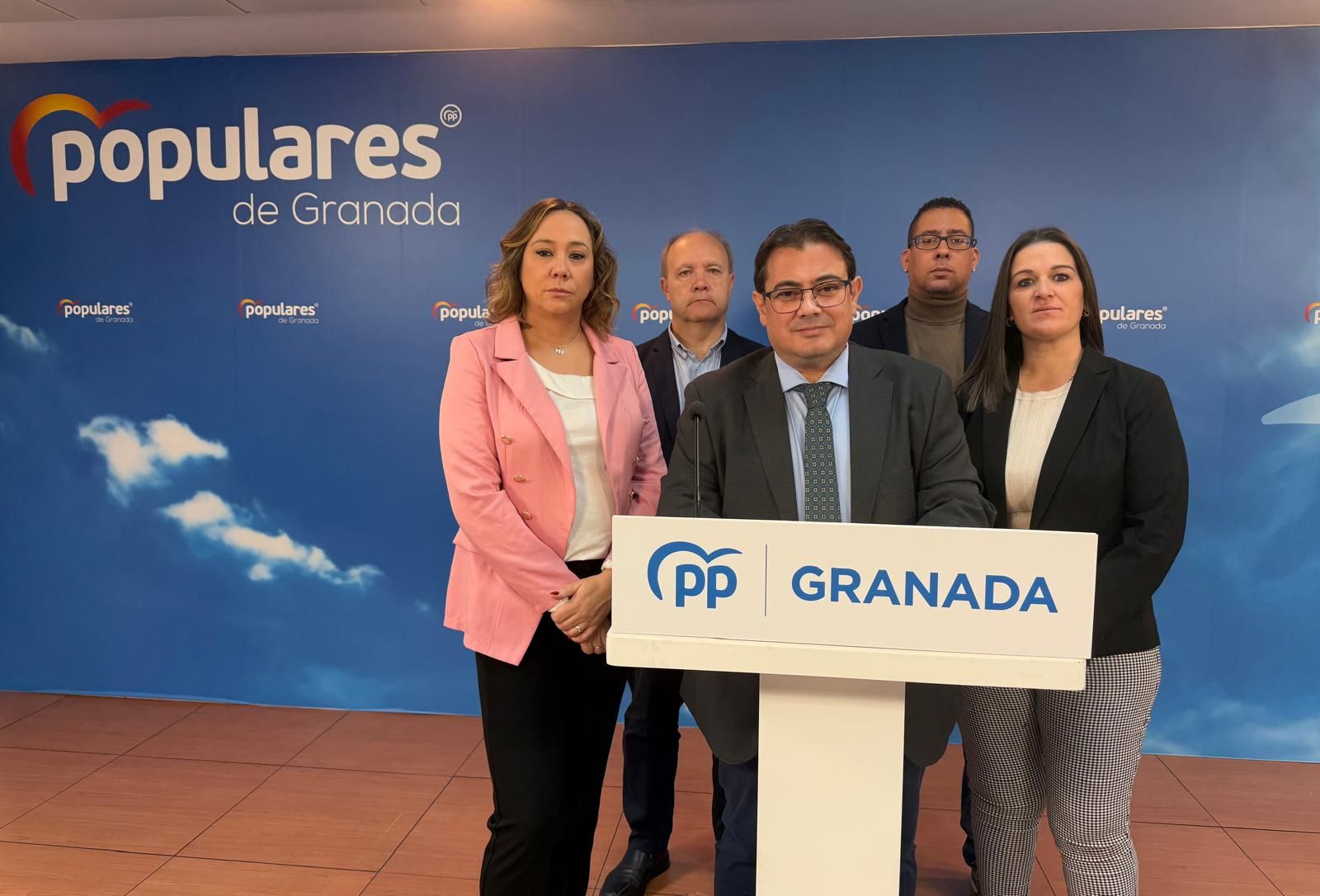 Imagen del grupo popular de Maracena en rueda de prensa.