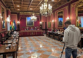 El expediente pasará ahora al pleno, donde se espera que los populares lo saquen adelante