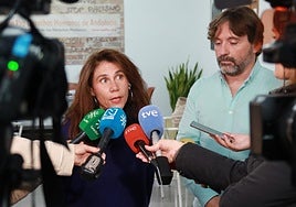 Macarena Olid y Diego Boza, ayer, en la presentación del informe.