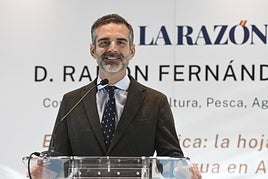 Ramón Fernández-Pacheco durante su intervención en un desayuno informativo organizado en Sevilla por La Razón y Caixabank.