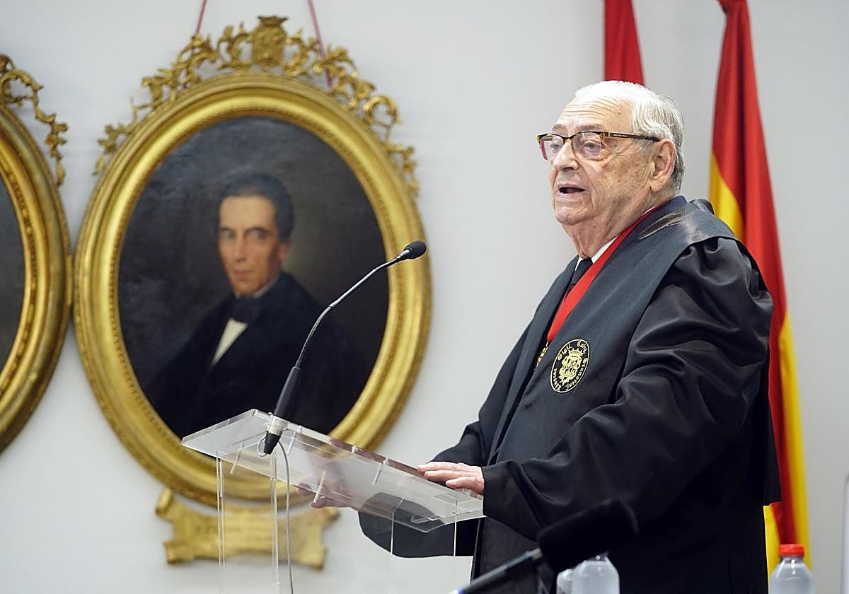 Fernando Mir fue reconocido en la primera edición de los Premios Justicia.