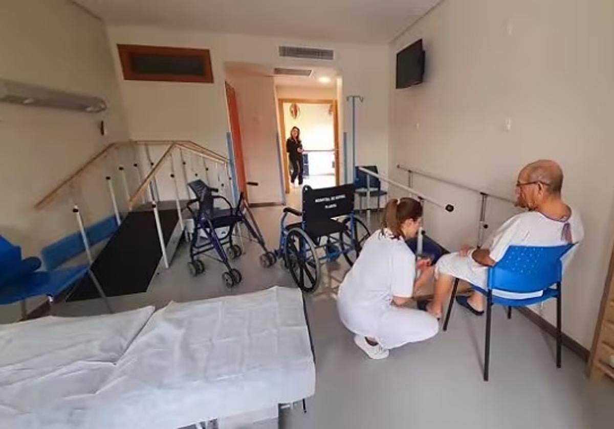 El Hospital Santa Ana de Motril habilita una sala de fisioterapi