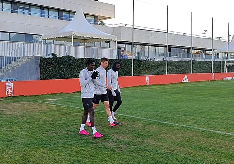 Alcaraz y Alemañ se reincorporan a la sesión previa al duelo con el Sporting