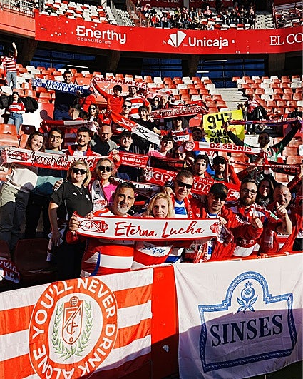 Decenas de granadinistas acompañan al equipo sin la fortuna de León