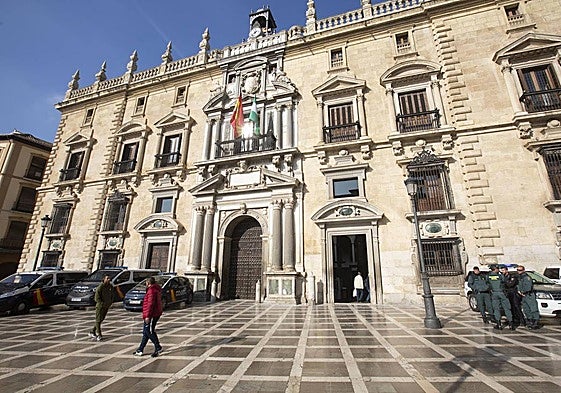 Piden 15 años de cárcel a un guardia civil acusado de encargar el robo y secuestro a una anciana en La Zubia