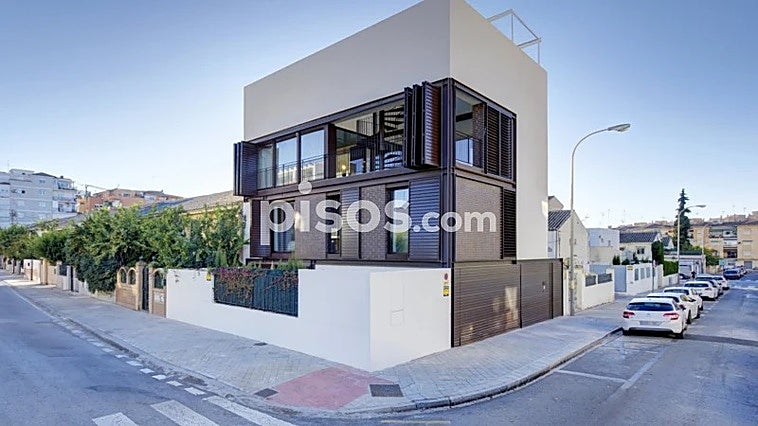 El exclusivo chalet con piscina en la azotea a la venta muy cerca del Centro por 1,4 millones