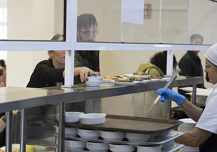 La UGR defiende que la revisión del precio de los comedores «obedece a una situación de clara insostenibilidad económica»
