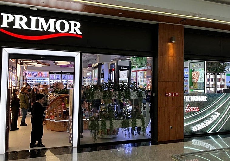 Así es el nuevo Primor de Granada: una tienda de última generación en el Granaita