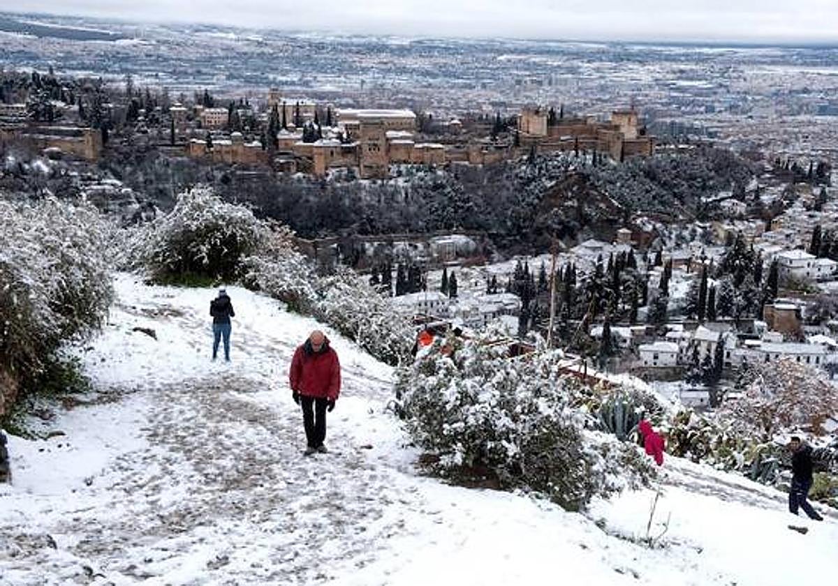 La nieve y el frío llegan a Granada: este día podría nevar en la capital y el Área Metropolitana