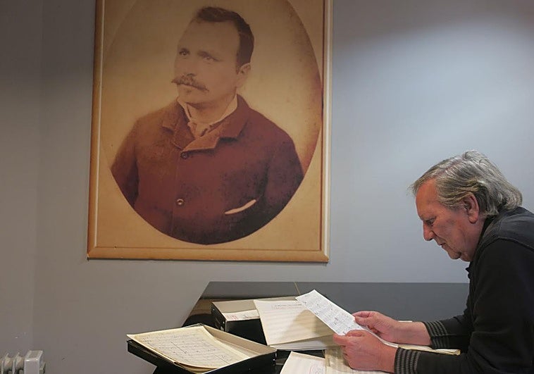 Las crónicas de Carlos Cano que llenaron el Teatro del Generalife