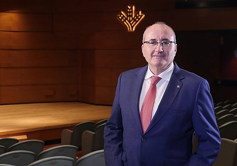 Antonio Serrano releva a Jerónimo Luque en la dirección general de Caja Rural Granada