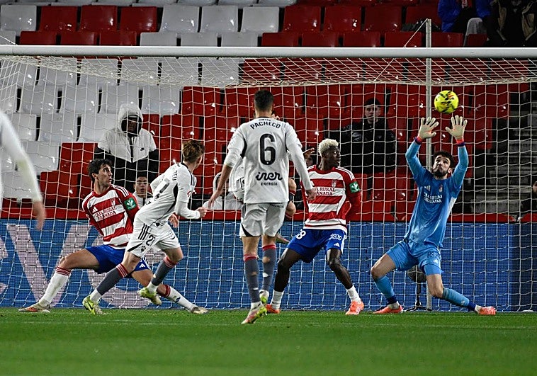 Las notas del Granada por Navidad: porteros y defensas