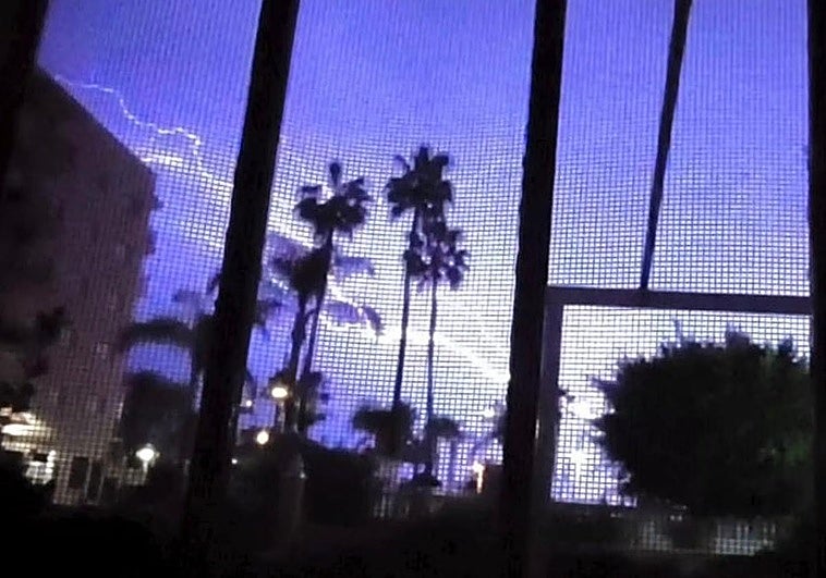 El trueno que despertó a Almuñécar en plena madrugada