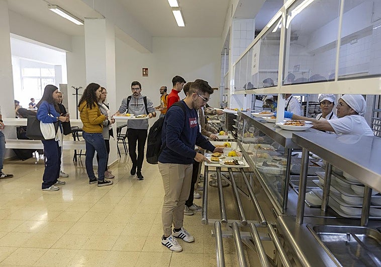 373 estudiantes comerán gratis en las sedes de los comedores de la UGR