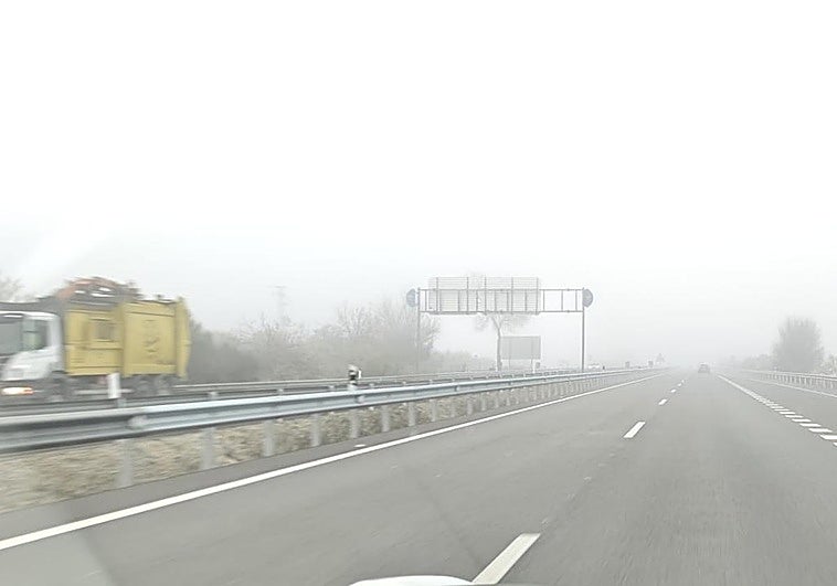 Niebla densa y lluvia para el cambio de año en Granada