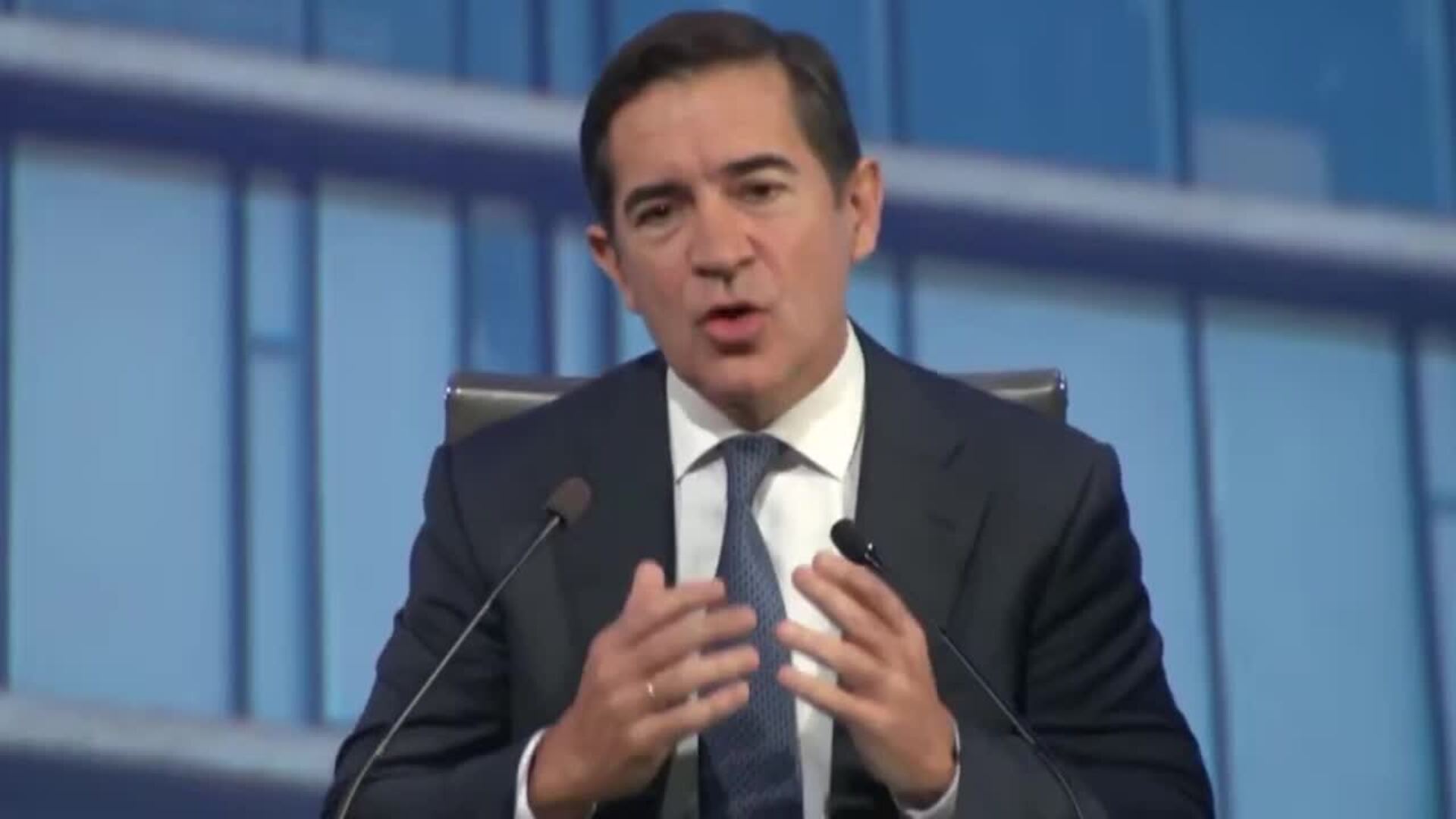 BBVA asume el fracaso de la OPA a Sabadell, pero la defiende