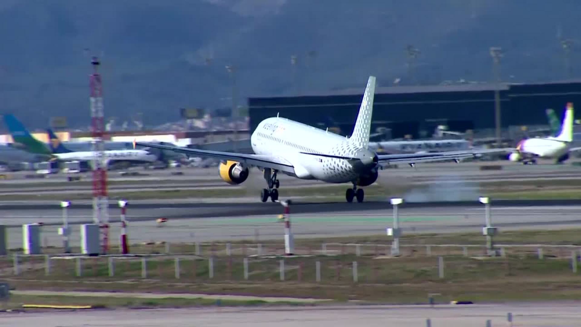 Aerolíneas de todo el mundo anuncian cancelaciones y retrasos tras el aviso de Airbus