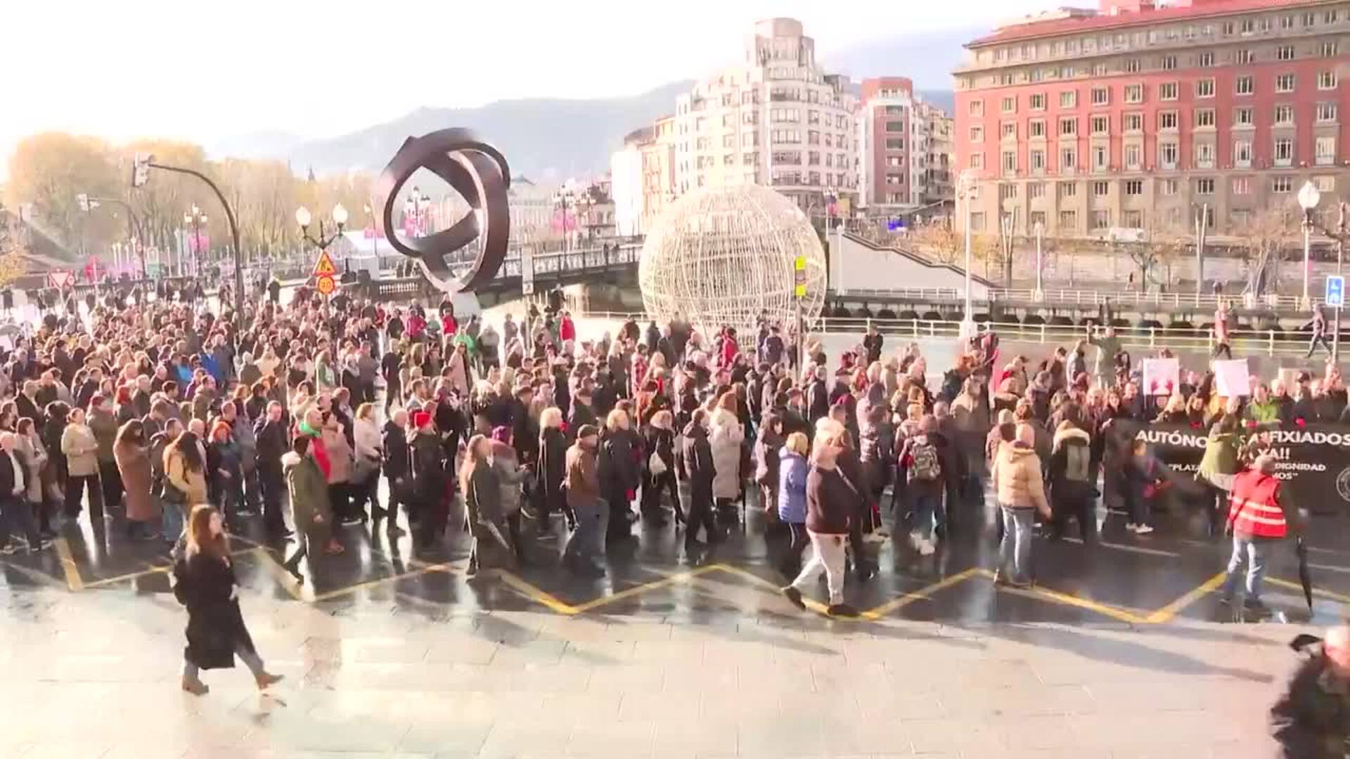 Autónomos denuncian en Bilbao que están "asfixiados" y reclaman unas cuotas "justas"