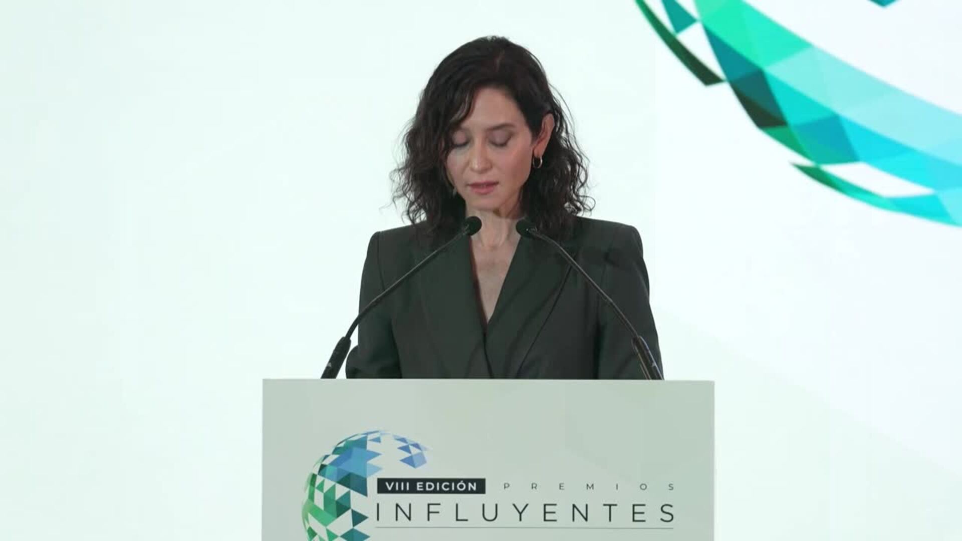 Ayuso denuncia el “momento siniestro” que atraviesa España