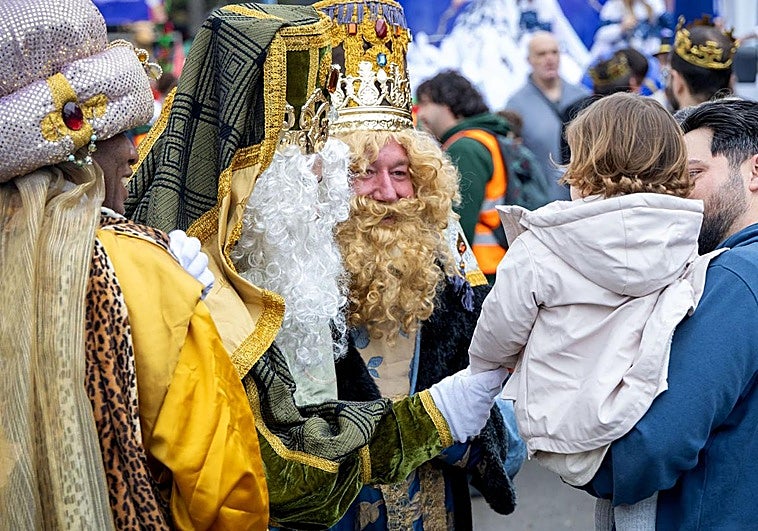 Aviso de la Junta a padres y madres de Andalucía por sus hijos durante las cabalgatas de Reyes