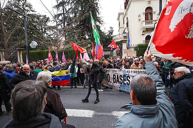 Protesta en Gran Vía contra la intervención de EE UU: «Hoy es Venezuela, mañana puede ser cualquiera»