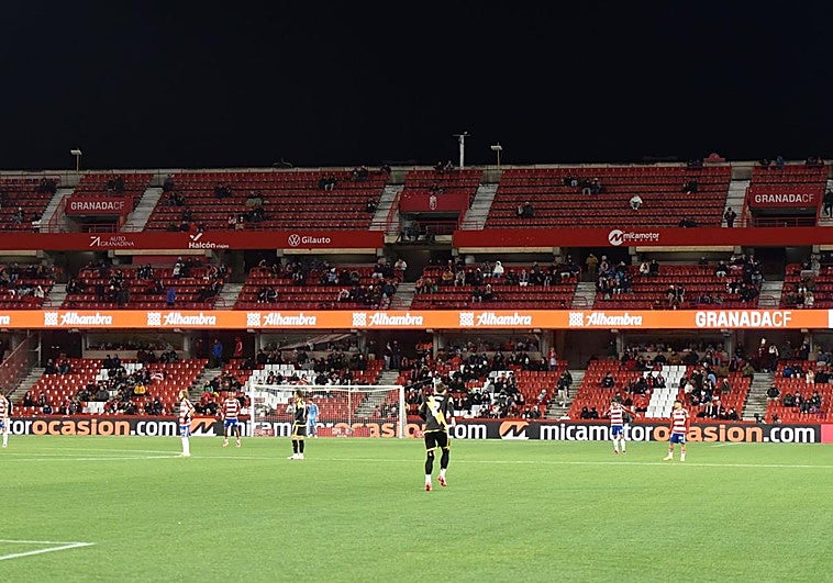 La peor entrada que se recuerda en Los Cármenes con solo 4.468 espectadores