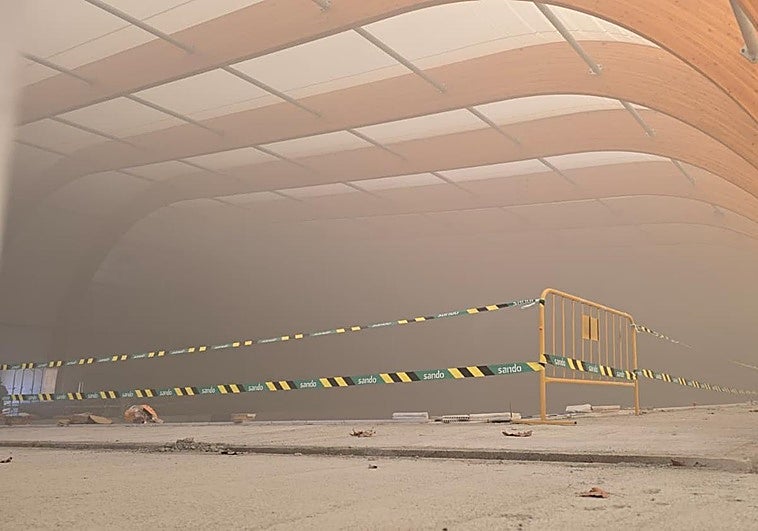 Un incendio en el sótano de la piscina de Fuentenueva alerta a los vecinos